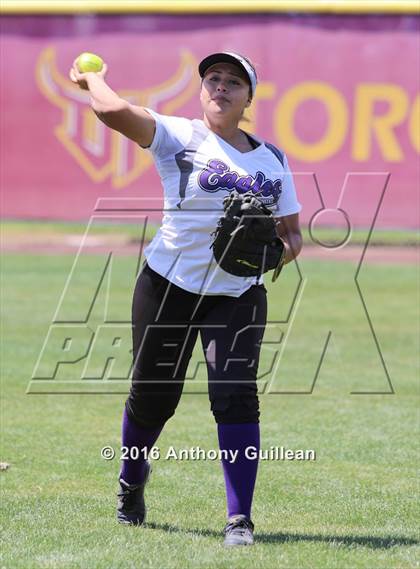 Thumbnail 1 in Chavez vs. South East (CIF LA City Section D2 Final) photogallery.