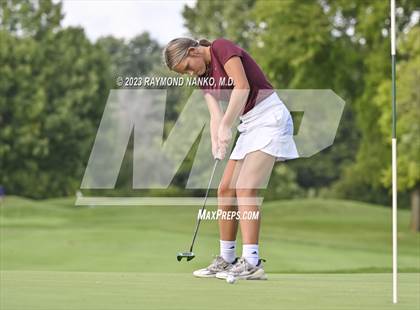 Thumbnail 3 in Yorktown Invitational photogallery.