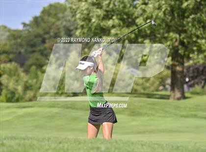Thumbnail 3 in Yorktown Invitational photogallery.