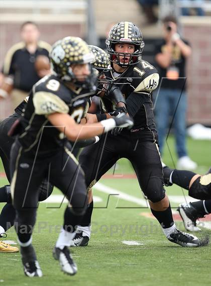 Thumbnail 1 in Cedar Park vs. Calhoun (UIL 4A Division 2 Regional Playoff) photogallery.