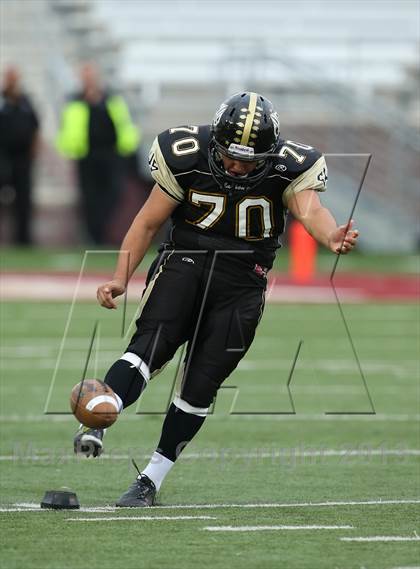 Thumbnail 1 in Cedar Park vs. Calhoun (UIL 4A Division 2 Regional Playoff) photogallery.