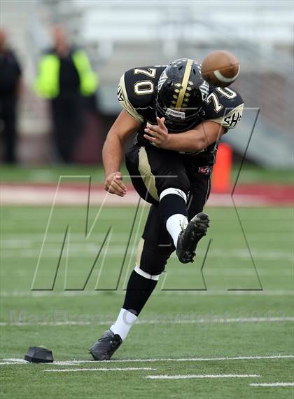 Thumbnail 2 in Cedar Park vs. Calhoun (UIL 4A Division 2 Regional Playoff) photogallery.