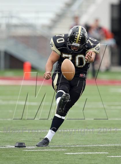 Thumbnail 2 in Cedar Park vs. Calhoun (UIL 4A Division 2 Regional Playoff) photogallery.
