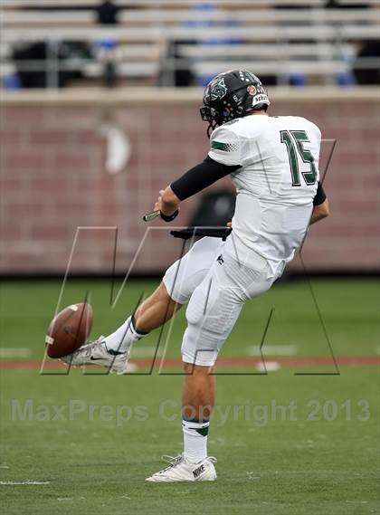 Thumbnail 3 in Cedar Park vs. Calhoun (UIL 4A Division 2 Regional Playoff) photogallery.