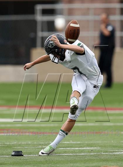 Thumbnail 3 in Cedar Park vs. Calhoun (UIL 4A Division 2 Regional Playoff) photogallery.