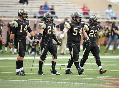 Thumbnail 3 in Cedar Park vs. Calhoun (UIL 4A Division 2 Regional Playoff) photogallery.
