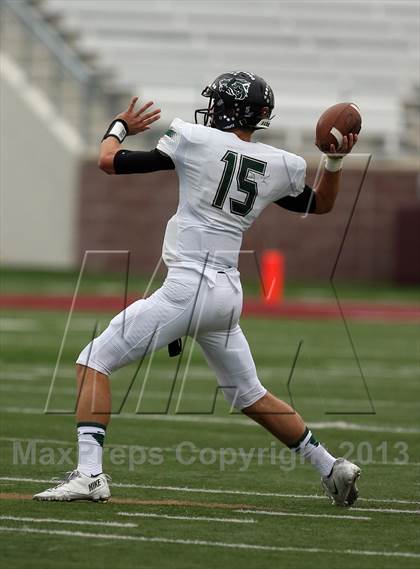 Thumbnail 3 in Cedar Park vs. Calhoun (UIL 4A Division 2 Regional Playoff) photogallery.