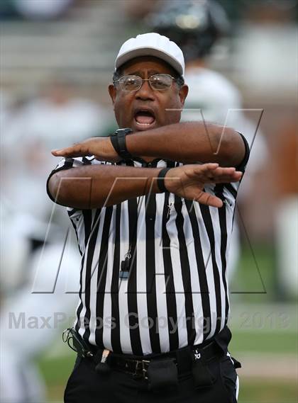 Thumbnail 3 in Cedar Park vs. Calhoun (UIL 4A Division 2 Regional Playoff) photogallery.