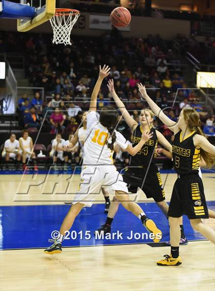 Thumbnail 2 in Arizona Lutheran Academy @ Valley (AIA D4 Semifinal) photogallery.