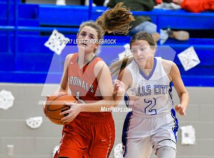 Thumbnail 2 in Falls City vs. St. Paul (Falls City Basketball Tournament) photogallery.