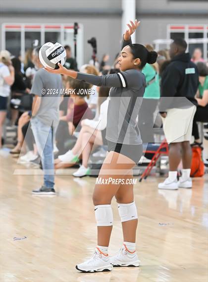 Thumbnail 2 in Oviedo vs. Bishop's (Nike TOC Southwest) photogallery.