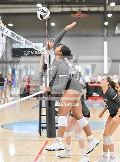 Thumbnail 1 in Oviedo vs. Bishop's (Nike TOC Southwest) photogallery.