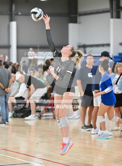 Thumbnail 3 in Oviedo vs. Bishop's (Nike TOC Southwest) photogallery.