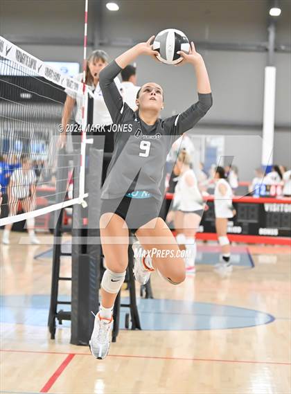 Thumbnail 3 in Oviedo vs. Bishop's (Nike TOC Southwest) photogallery.