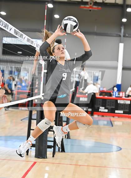 Thumbnail 3 in Oviedo vs. Bishop's (Nike TOC Southwest) photogallery.