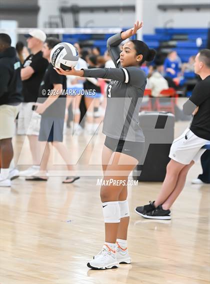 Thumbnail 3 in Oviedo vs. Bishop's (Nike TOC Southwest) photogallery.