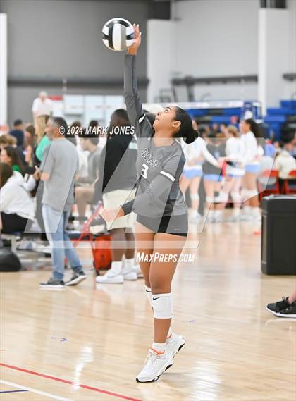 Thumbnail 1 in Oviedo vs. Bishop's (Nike TOC Southwest) photogallery.