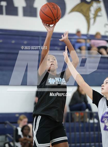 Thumbnail 3 in Bloom-Carroll vs Hilliard Darby (Scrimmage) photogallery.