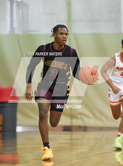 Thumbnail 2 in Catholic-B.R. vs McDonogh 35 (Country Day Classic) photogallery.