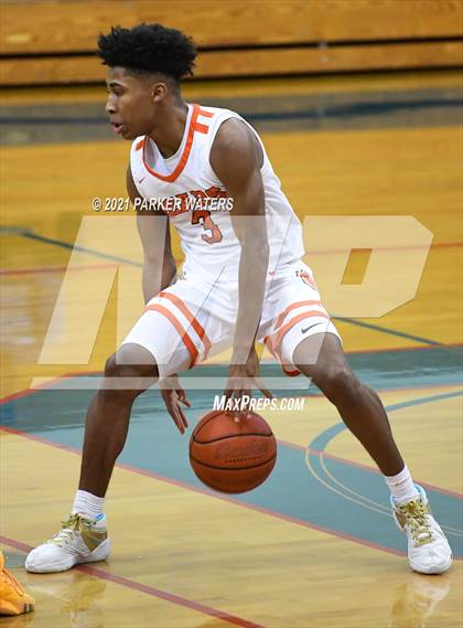 Thumbnail 1 in Catholic-B.R. vs McDonogh 35 (Country Day Classic) photogallery.