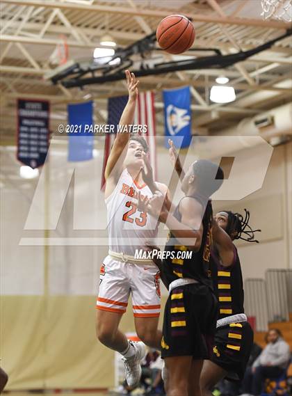 Thumbnail 1 in Catholic-B.R. vs McDonogh 35 (Country Day Classic) photogallery.