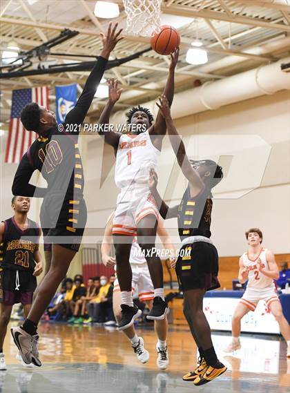 Thumbnail 1 in Catholic-B.R. vs McDonogh 35 (Country Day Classic) photogallery.