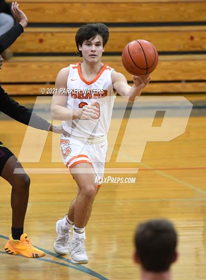 Thumbnail 1 in Catholic-B.R. vs McDonogh 35 (Country Day Classic) photogallery.