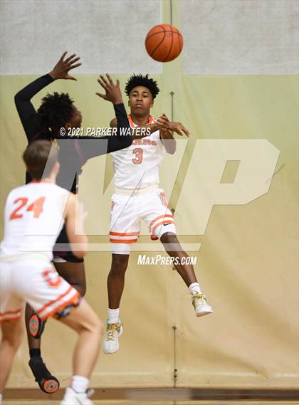 Thumbnail 3 in Catholic-B.R. vs McDonogh 35 (Country Day Classic) photogallery.
