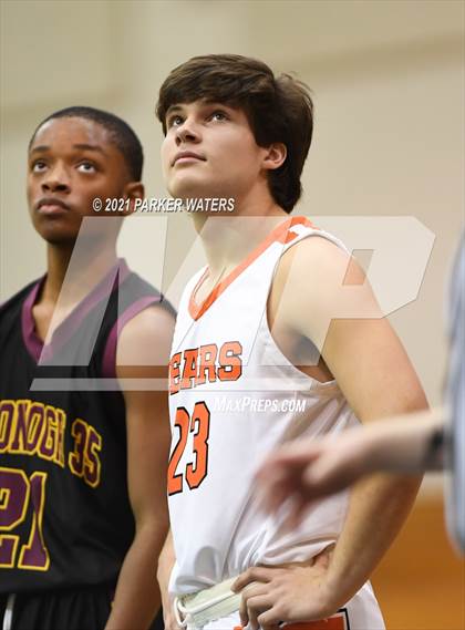 Thumbnail 2 in Catholic-B.R. vs McDonogh 35 (Country Day Classic) photogallery.