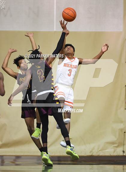 Thumbnail 2 in Catholic-B.R. vs McDonogh 35 (Country Day Classic) photogallery.