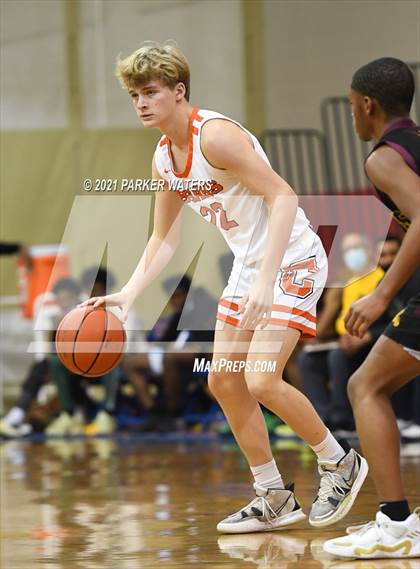Thumbnail 3 in Catholic-B.R. vs McDonogh 35 (Country Day Classic) photogallery.