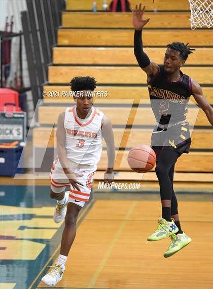 Thumbnail 1 in Catholic-B.R. vs McDonogh 35 (Country Day Classic) photogallery.
