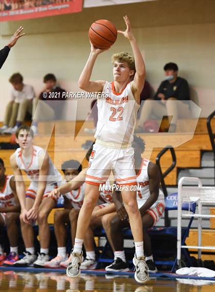 Thumbnail 1 in Catholic-B.R. vs McDonogh 35 (Country Day Classic) photogallery.