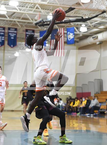 Thumbnail 1 in Catholic-B.R. vs McDonogh 35 (Country Day Classic) photogallery.