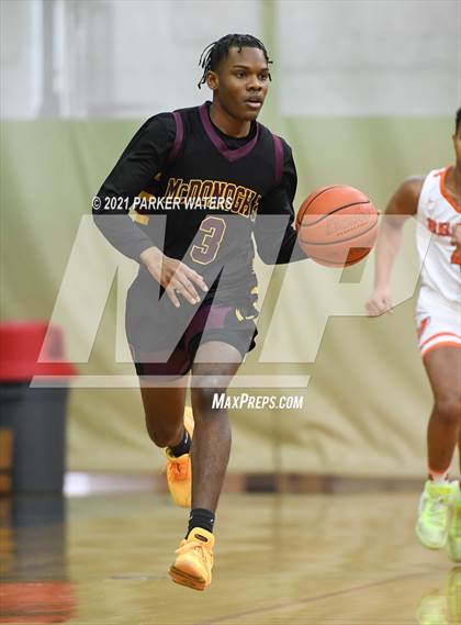 Thumbnail 3 in Catholic-B.R. vs McDonogh 35 (Country Day Classic) photogallery.