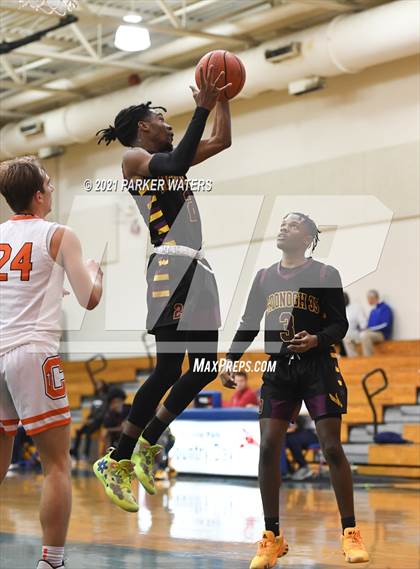 Thumbnail 1 in Catholic-B.R. vs McDonogh 35 (Country Day Classic) photogallery.