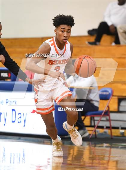 Thumbnail 2 in Catholic-B.R. vs McDonogh 35 (Country Day Classic) photogallery.