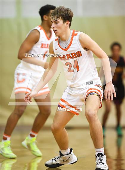 Thumbnail 3 in Catholic-B.R. vs McDonogh 35 (Country Day Classic) photogallery.