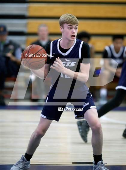 Thumbnail 2 in Encinal vs. Castro Valley (Don Nelson Classic Semifinal) photogallery.