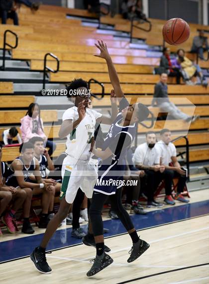 Thumbnail 3 in Encinal vs. Castro Valley (Don Nelson Classic Semifinal) photogallery.