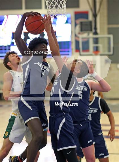 Thumbnail 3 in Encinal vs. Castro Valley (Don Nelson Classic Semifinal) photogallery.