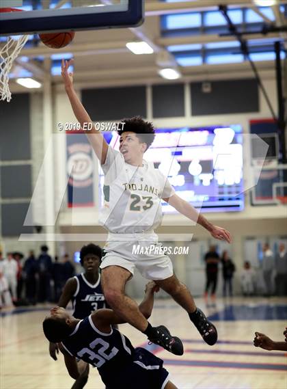 Thumbnail 1 in Encinal vs. Castro Valley (Don Nelson Classic Semifinal) photogallery.