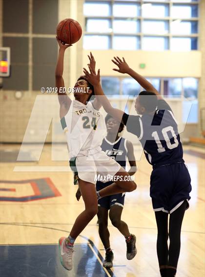 Thumbnail 2 in Encinal vs. Castro Valley (Don Nelson Classic Semifinal) photogallery.