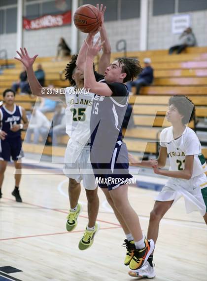 Thumbnail 1 in Encinal vs. Castro Valley (Don Nelson Classic Semifinal) photogallery.