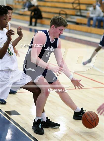 Thumbnail 3 in Encinal vs. Castro Valley (Don Nelson Classic Semifinal) photogallery.