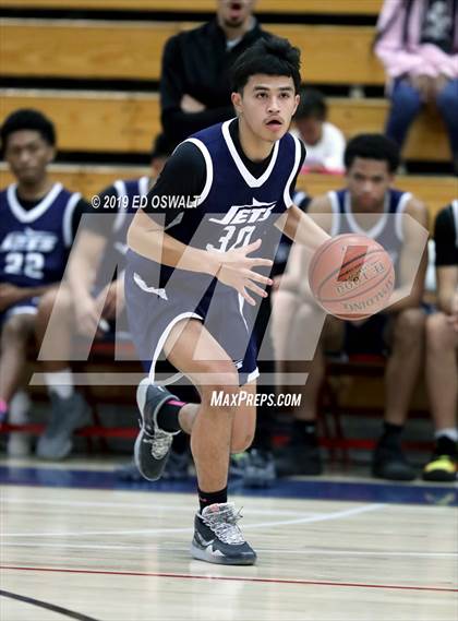 Thumbnail 1 in Encinal vs. Castro Valley (Don Nelson Classic Semifinal) photogallery.
