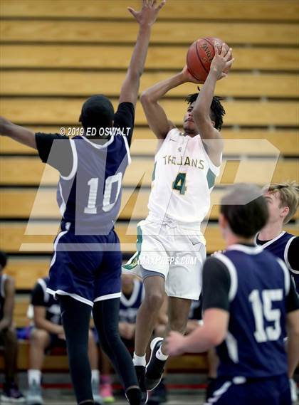 Thumbnail 3 in Encinal vs. Castro Valley (Don Nelson Classic Semifinal) photogallery.