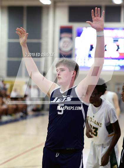Thumbnail 2 in Encinal vs. Castro Valley (Don Nelson Classic Semifinal) photogallery.