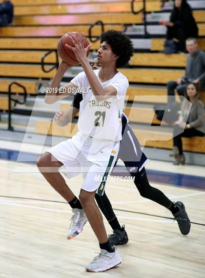 Thumbnail 2 in Encinal vs. Castro Valley (Don Nelson Classic Semifinal) photogallery.