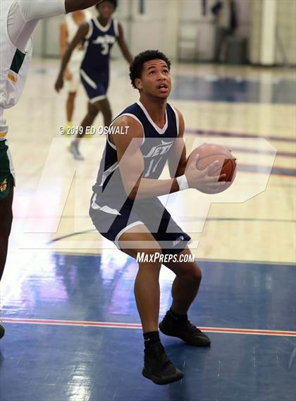 Thumbnail 3 in Encinal vs. Castro Valley (Don Nelson Classic Semifinal) photogallery.